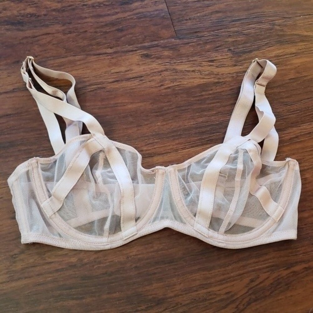 Victoria's Secret Unlined Bra 32D Chic Feminine Quiet Luxury Trendy Classic